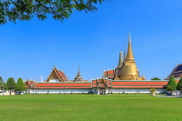 Wat Phra Kaew lub Świątynia Szmaragdowego Buddy w Grand Palace Bangkok