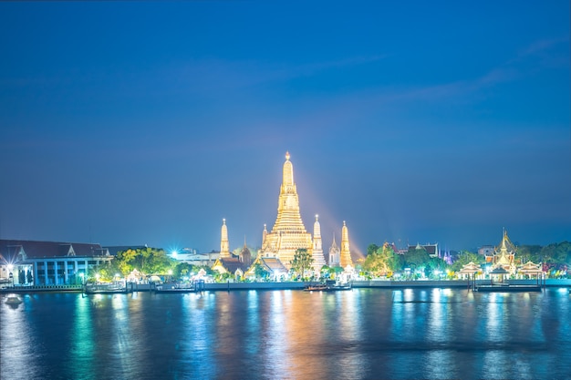 Wat Phra Kaew świątynia Przy Noc Punktem Zwrotnym W Bangkok, Tajlandia