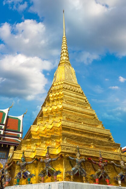 Wat Phra Kaew (Świątynia Szmaragdowego Buddy) w Bangkoku