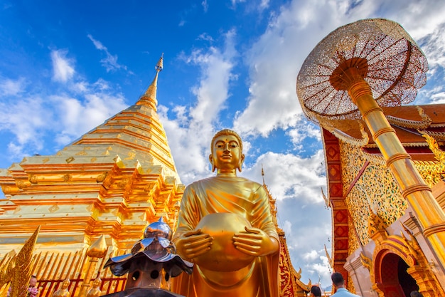 Wat Phra That Doi Suthep jest atrakcją turystyczną Chiang Mai w Tajlandii