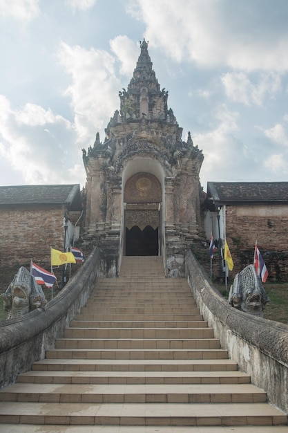 Wat Phra That Lampang Luang to świątynia w prowincji Lampang w Tajlandii