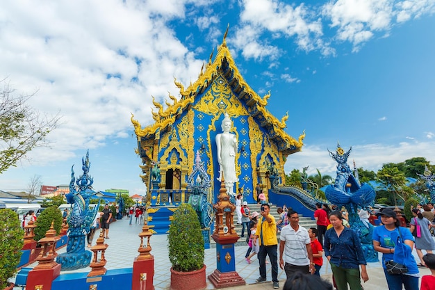 Wat Rong seua ten lub Chiang rai Niebieska świątynia Słynna świątynia turystyczna w Chiang rai