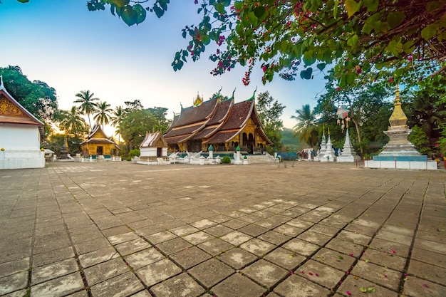 Zdjęcie wat xieng pasek w złotej miasto świątyni w luang prabang, laos. świątynia xieng thong.