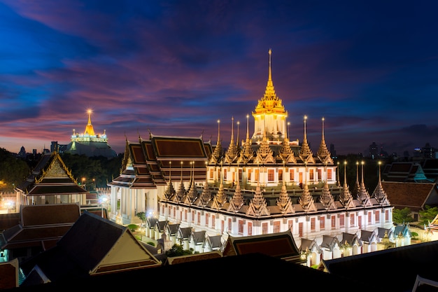 Wata Ratchanatdaram świątynia i metalu kasztel w Bangkok, Tajlandia