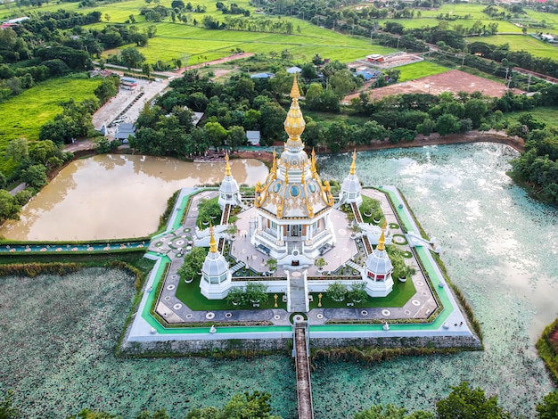 Zdjęcie wata thung setthi świątynia przy khonkaen prowincją tajlandia.