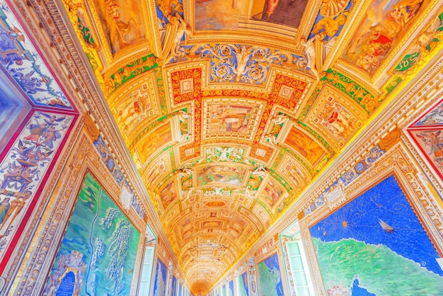 WATYKAN WATYKAN 09 MAJA 2017 Wewnątrz Muzeum Watykańskiego jedno z największych muzeów na świecie VaticanGaleria ze starożytnymi mapami Włochy