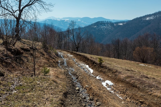 Wczesną wiosną Karpaty