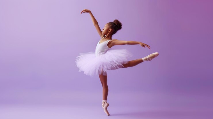 Zdjęcie wdzięczna balerina prezentująca wspaniałą równowagę i elegancję w delikatnym tutu stojącym na spiczkach