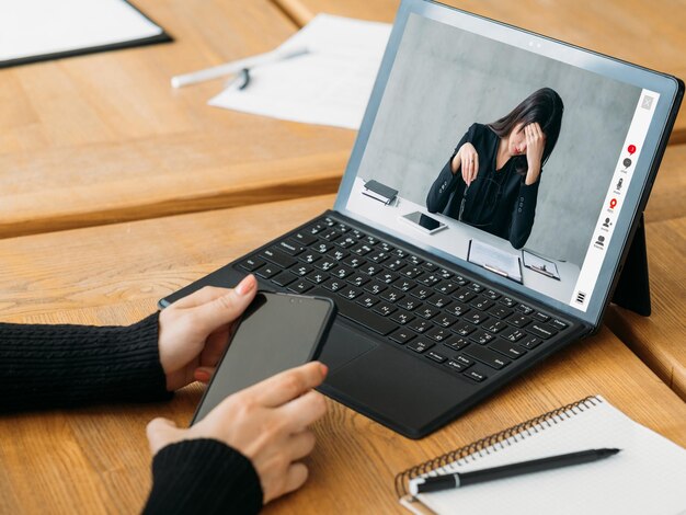 Web call zmęczenie pracą zmęczony biznes kobieta laptop