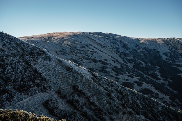 Wędrówka Chabenec od wsi Magurka do chaty durkovej bardzo popularny cel wędrówek w Parku Narodowym Niskie Tatry Słowacja przyroda Region Liptov Zimowy zamarznięty krajobraz