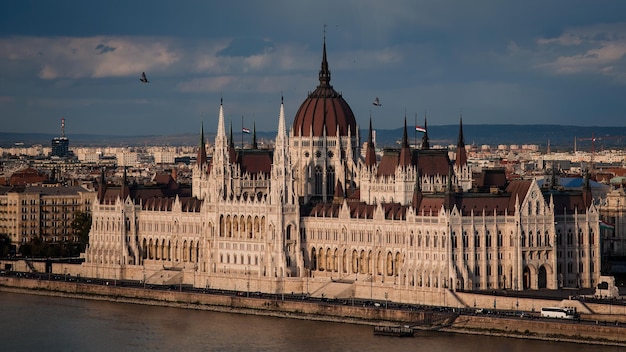 Węgierski Parlament, Budapeszt W Ciągu Dnia