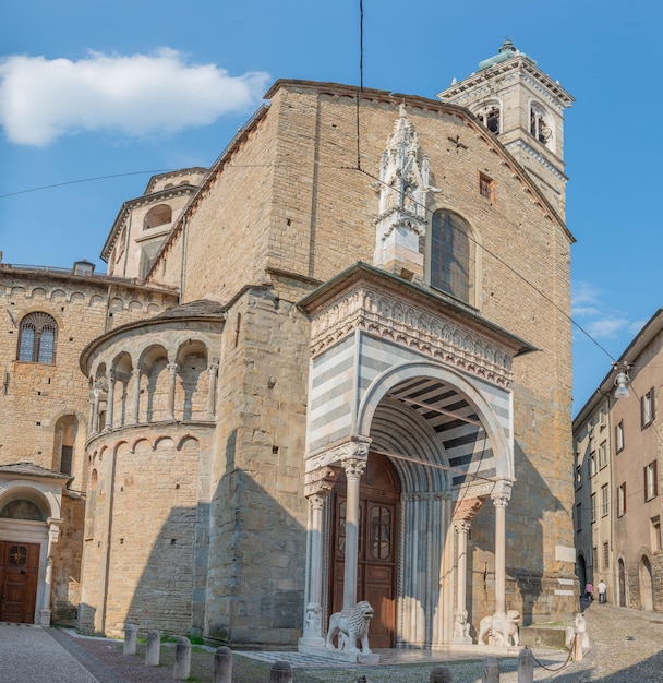 Wejście do bazyliki Santa Maria Maggiore w Bergamo