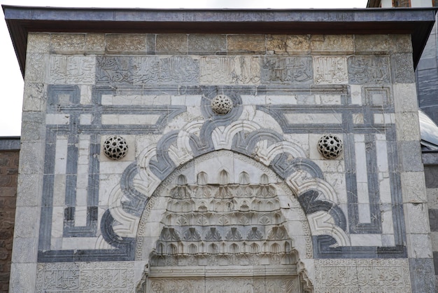 Wejście do Karatay Madrasa w Konya Turkiye