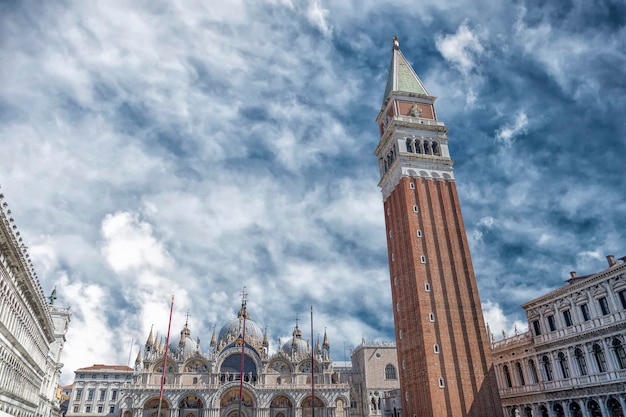 Wenecja San Marco kwadratowa kopuła kościelna katedra i wieża