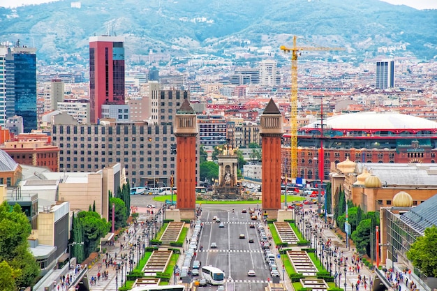 Weneckie wieże na Plaza de Espana na Montjuic w Barcelonie w Hiszpanii. Placa Espanya to jeden z najważniejszych i najbardziej znanych placów w Barcelonie. Znajduje się u podnóża góry Montjuic.