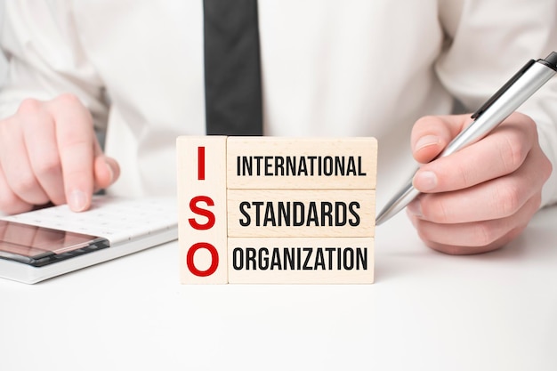 Weryfikacja norm ISO Certyfikat kontroli jakości Zatwierdzenie,