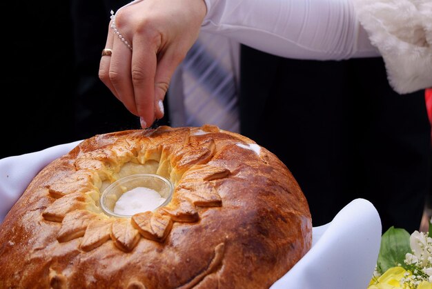 Weselne tradycje świątecznego chleba bochenek soli