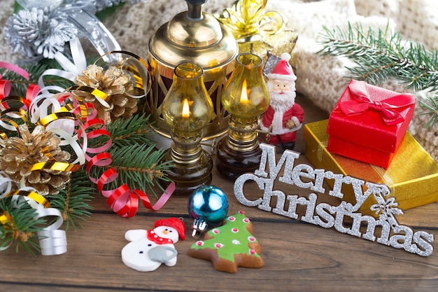 Wesołych Świąt Bożego Narodzenia koncepcja prezenty i ozdoby świąteczne