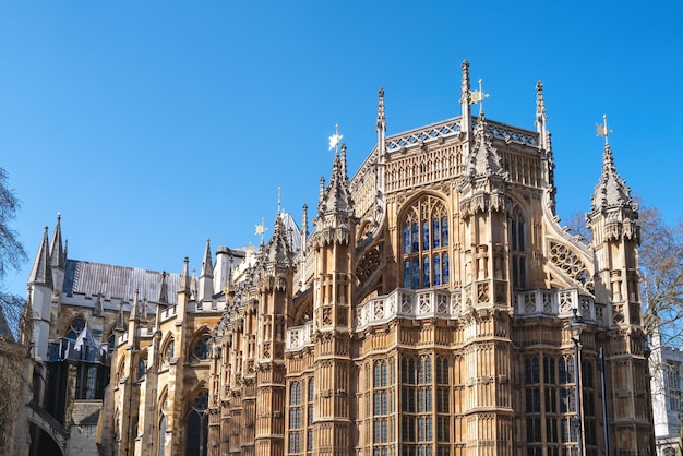 Westminster Abbey Londyn słynie jako miejsce wielu koronacji i pochówków królewskich ślubów