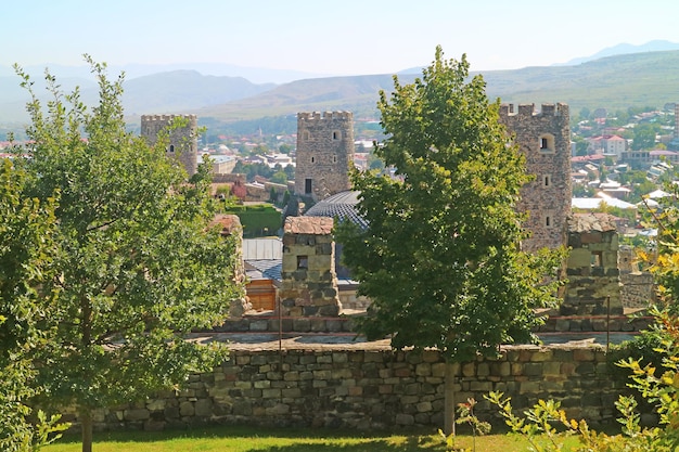 Wewnątrz historycznego kompleksu twierdzy Ratati, znanej również jako zamek Akhaltsikhe w Gruzji