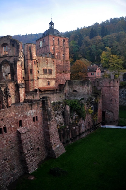 Wewnątrz I Struktura Budynku Starożytnych Ruin Zamek Heidelberg Lub Heidelberger Schloss Dla Niemców I Podróżnych Z Zagranicy Odwiedzają Podróże Stolicy Heidelbergu W Badenii-wirtembergii Niemcy