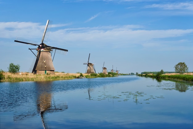 Wiatraki W Kinderdijk W Holandii. Holandia