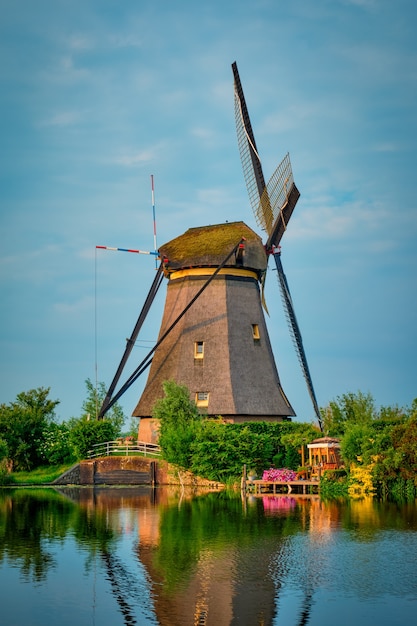 Wiatraki w Kinderdijk w Holandii