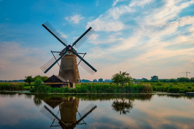 Wiatraki W Kinderdijk W Holandii