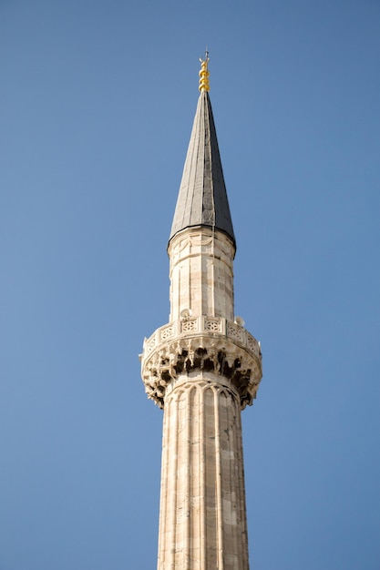 Widoczny minaret meczetów osmańskich