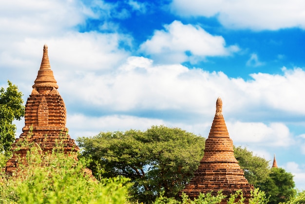 Zdjęcie widok antycznych pagód w bagan