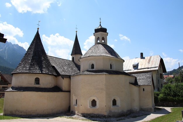 Zdjęcie widok budynków na tle nieba