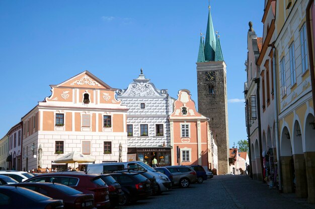 Zdjęcie widok budynków na tle niebieskiego nieba