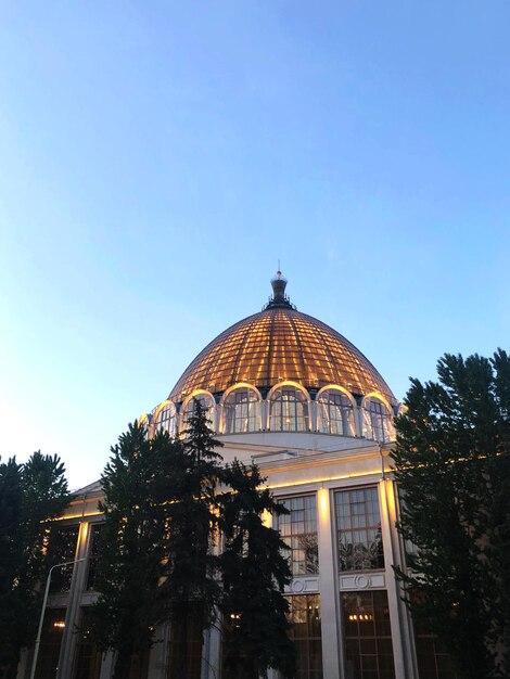 Zdjęcie widok budynku pod niskim kątem