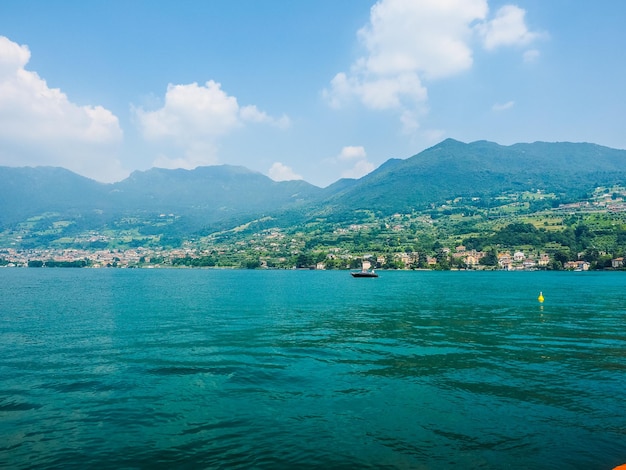 Widok HDR na jezioro Iseo