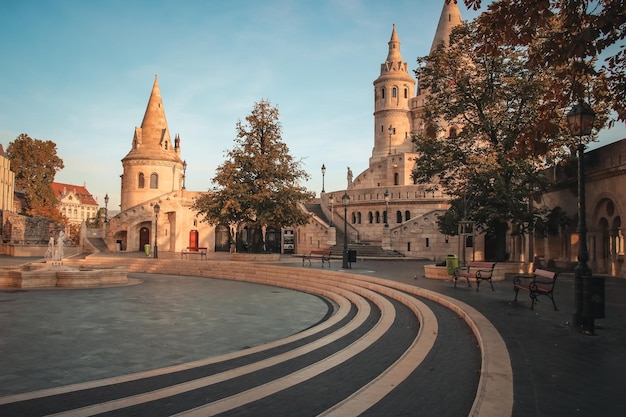 Zdjęcie widok historycznego budynku na tle nieba w mieście