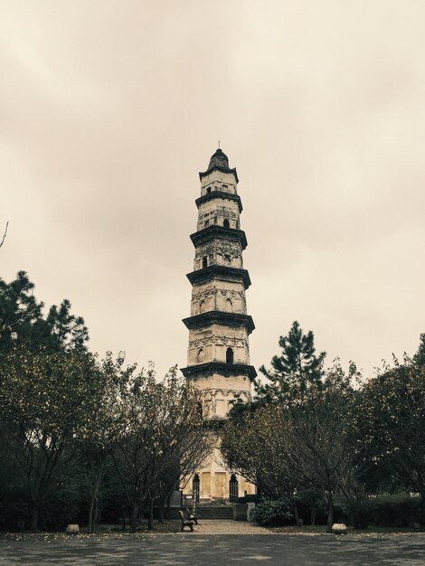 Zdjęcie widok historycznego budynku na tle nieba