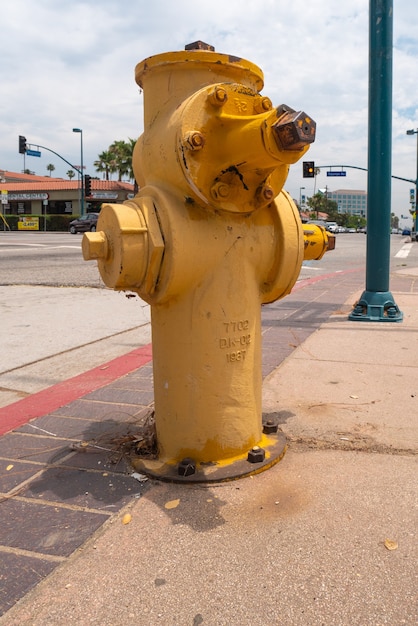 Widok hydrantu na ulicach Los Angeles.