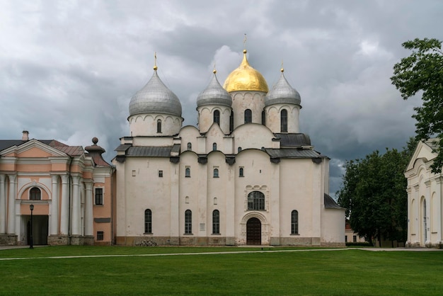 Widok katedry św Zofii Kremla nowogrodzkiego w letni dzień Veliky Novgorod Rosja