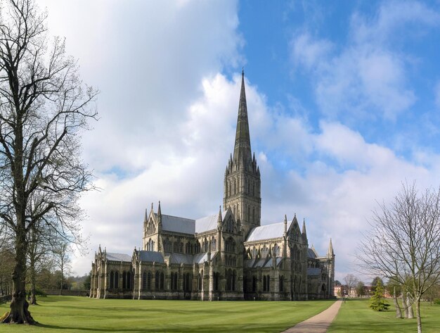 Zdjęcie widok katedry w salisbury w wysokiej rozdzielczości