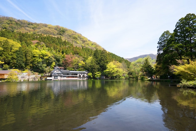 Widok Kinrinko Jezioro W Yufu, Japonia