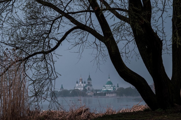 Widok Klasztoru Spasojakowlewskiego W Rostowie Wielkim Z Jeziora Nerona O Zachodzie Słońca