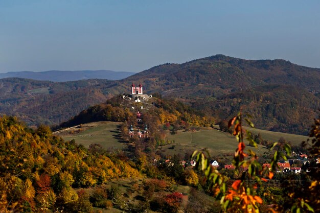 Zdjęcie widok krajobrazu i gór na tle nieba