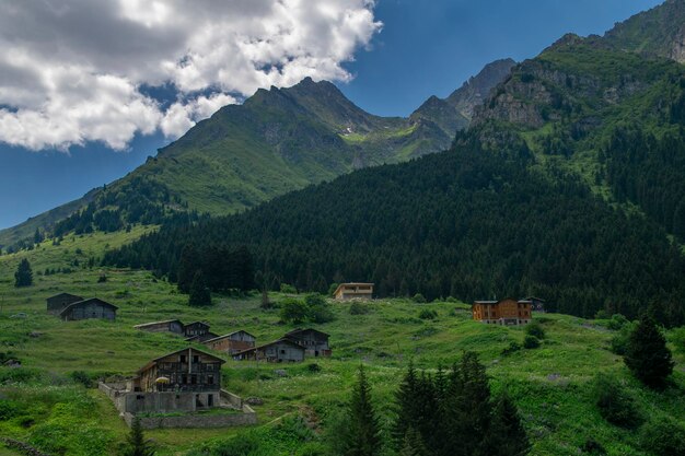 Zdjęcie widok krajobrazu i gór na tle nieba