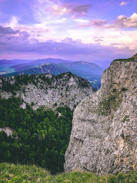 Widok krajobrazu na tle nieba