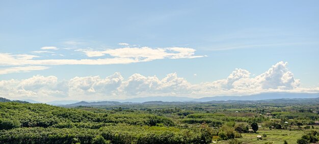 Zdjęcie widok krajobrazu na tle nieba