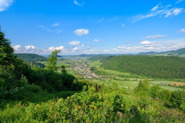 Widok krajobrazu na tle nieba