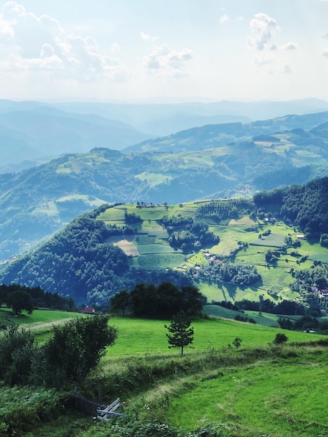 Widok krajobrazu na tle nieba