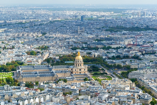 Widok Les Invalides z Wieży Eiffla w Paryżu