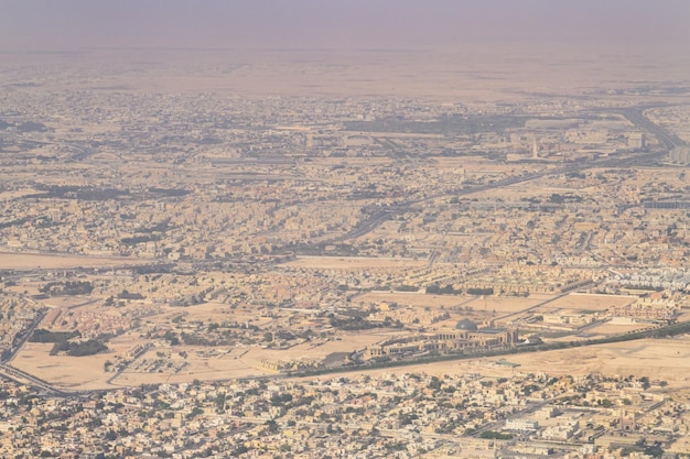 Widok miasta Doha w Katarze z samolotu