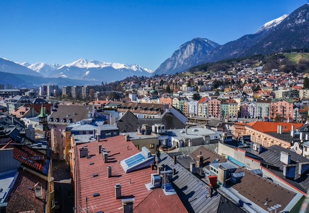 Widok miasta Innsbruck z dachu.